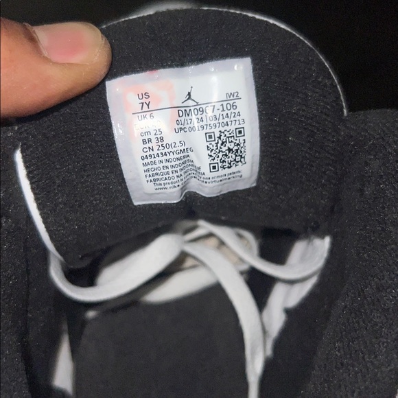 AIR JORDAN 3 RETRO CEMENT GREY NWT OG All size 7y-8.5w - Picture 11 of 11